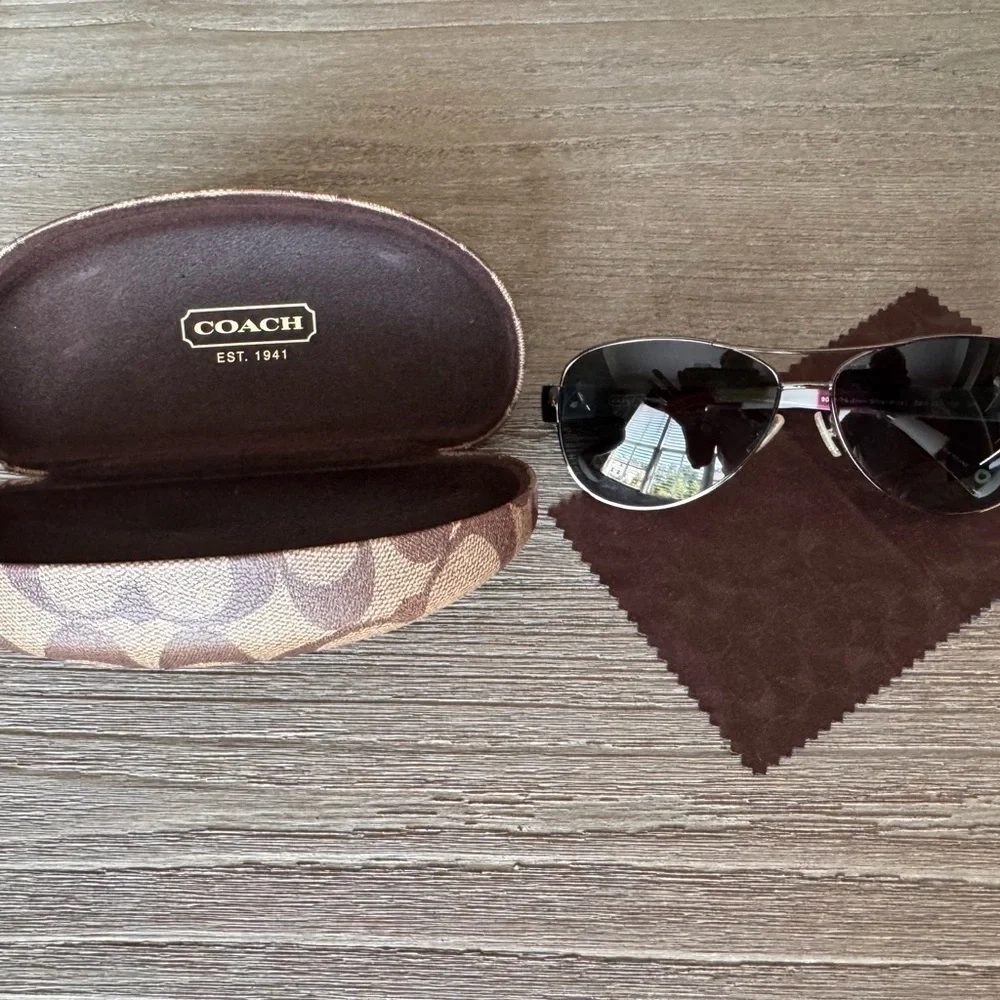 COACH Women's Brown Signature Aviator Sunglasses with Case & cloth